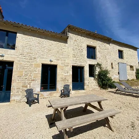 Château Des Loups - Les Cèdres Bleus Echire