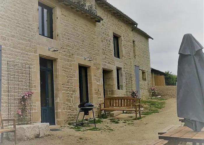 Château Des Loups - Les Cèdres Bleus