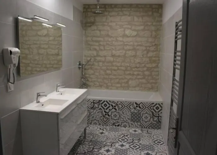 Château Des Loups - Les Cèdres Bleus Casa de Férias *