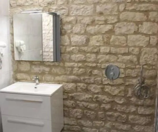 Château Des Loups - Les Cèdres Bleus Casa de Férias