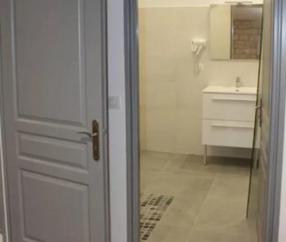 Château Des Loups - Les Cèdres Bleus Casa de Férias