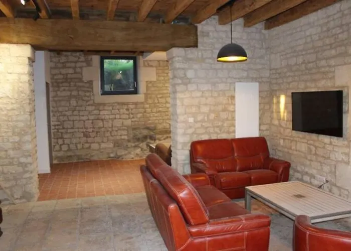 Château Des Loups - Les Cèdres Bleus Casa de Férias Echire