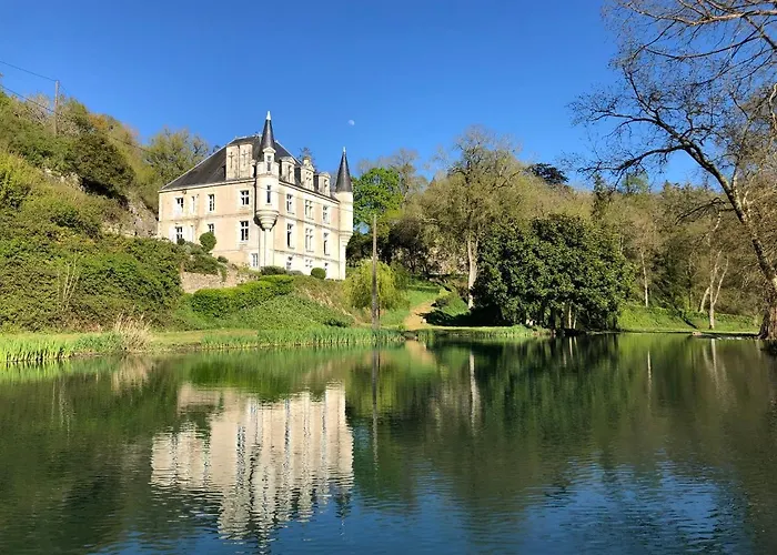 Château Des Loups - Les Cèdres Bleus Casa de Férias *